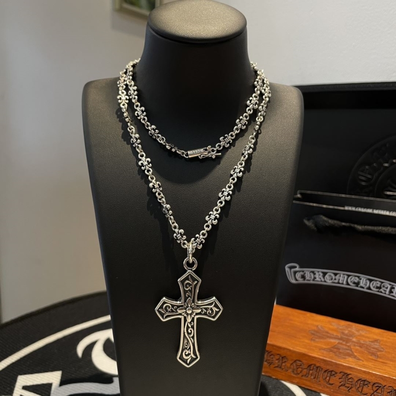Ch*0me He**ts necklaces
